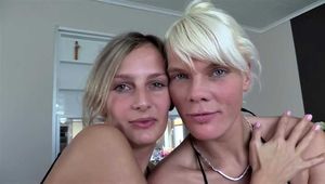 Heiße Lesbospiele mit Jenny Smart