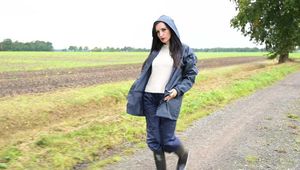 Unser neues Model Miss Amira im Regatta Regenanzug