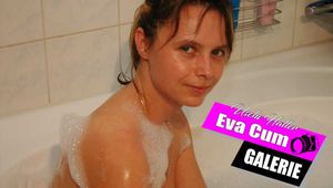 Photos: Eva shows off her pussy