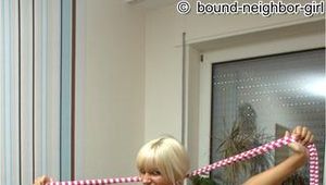 Marenka und Janine zeigen wie Frau sich zum Schweigen bringt