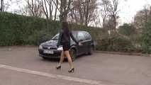 064018 Kima Hurries In To The Car Park For A Pee