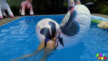 905 Marilyn genießt es, Pooltoys zu entleeren! 