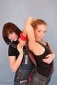 Alexa und Catt - Das freche Model fesselt ihre Freundin am Set eines Fotoshootings