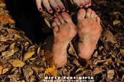 Nica im Herbstlaub