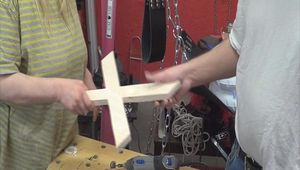 Bauanleitung kleines Andreaskreuz - Kerzen und Equipmenthalter für die Wand