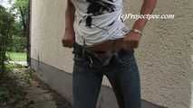 050033 Roxy Takes A Desperate Pee By The Apartment Building