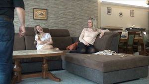 Stefanie und Xara - Wer kitzelt besser Teil 1 von 4