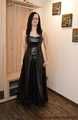 Gefesselt im langen Lack Ballkleid (Archiv)