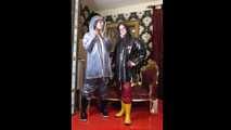 Miss Francine und Lady Nadja haben Spaß AGU Regenjacken