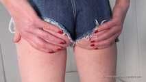 Hände, Po und Hot-Pants