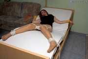 Nina A - Ans Bett gefesselt 2