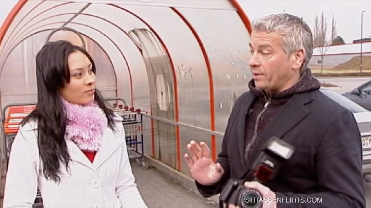 STRASSENFLIRTS 58 Wanita