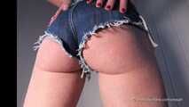 Hände, Po und Hot-Pants