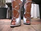 Extreme High Heels baumelnd