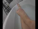 Foot goddess gives masturbation instructions in the bathtub!