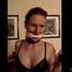 Schwere Ketten und ein Tuch-Knebel