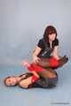 Alexa und Catt - Das freche Model fesselt ihre Freundin am Set eines Fotoshootings