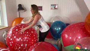 popping your balloons with fingernails and sit2pop