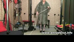 Komplett verpackt mit Pelzmantel  