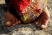 Hippie Girl go barefoot