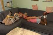 Cindy und Vanessa A - Fesselspiele zu Hause 4