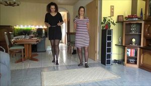 Kyra und Vanessa - Kitzeldetektortest Teil 3 von 10