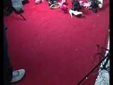 grace wollte meine Schuhe aber ich hatte das Klebeband