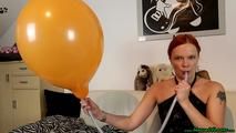 Blow2Pop zwei Ballons mit dem Schlauch