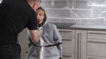 Unser neues Model Miss Alice das erste Mal in Bondage mit Regenanzug