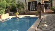 042006 Nude Leticia Pees In The Pool