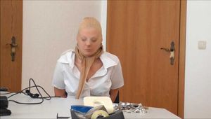 Hailey - Neuer Gefangener im Büro Teil 3 von 8