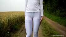 Strapse unter weißer Leggings