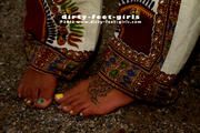 Hippie Girl go barefoot