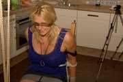 Julia in the holiday house 4