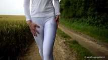 Strapse unter weißer Leggings