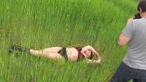 Soraya in dessous outdoor 1/2