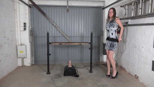 Karina - Fotzenlappen unter Strom