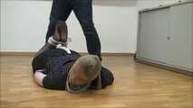 Mara - New prisoner in the office Teil 6 von 8