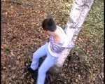 Affable - mysteriöse Bondageszene: Lust im Wald (video)