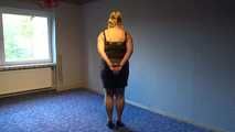Sie ist eine Stunde in Ketten 1/6