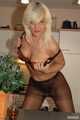 Martina strippt in der Küche