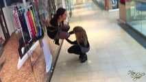 Bondage in Public: Einkaufscenter