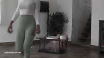 Mistress Nomi Melone smokes and pees on the toliett box