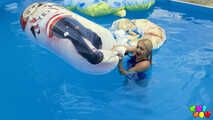 905 Marilyn genießt es, Pooltoys zu entleeren! 