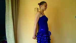 Hope knieend gefesselt