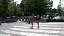 Merry und Nina Nackt durch Berlin
