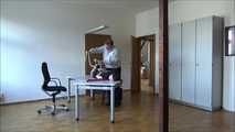 Leonie - Überfallen im Büro Teil 2 von 5