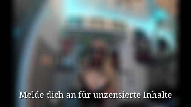 Während ich ein Orgasmus habe pisst meine Pissfotze ab!