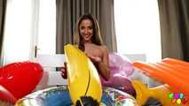 602 Amirah Adara comes over and starts to pop right away