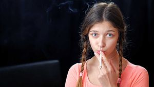 Watch the beauty with crystal blue eyes smoking a 120mm cigarette in her fresh video